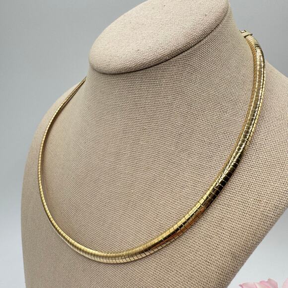 Vintage Avon Omega Choker Necklace Gold Tone With Extender Signed Classic Chic - Picture 3 of 13